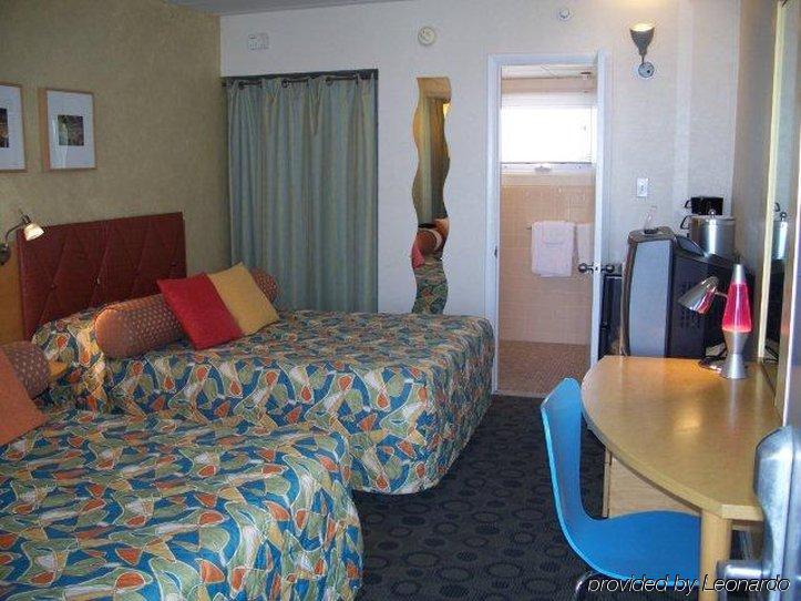 The Starlux Hotel Wildwood Room photo